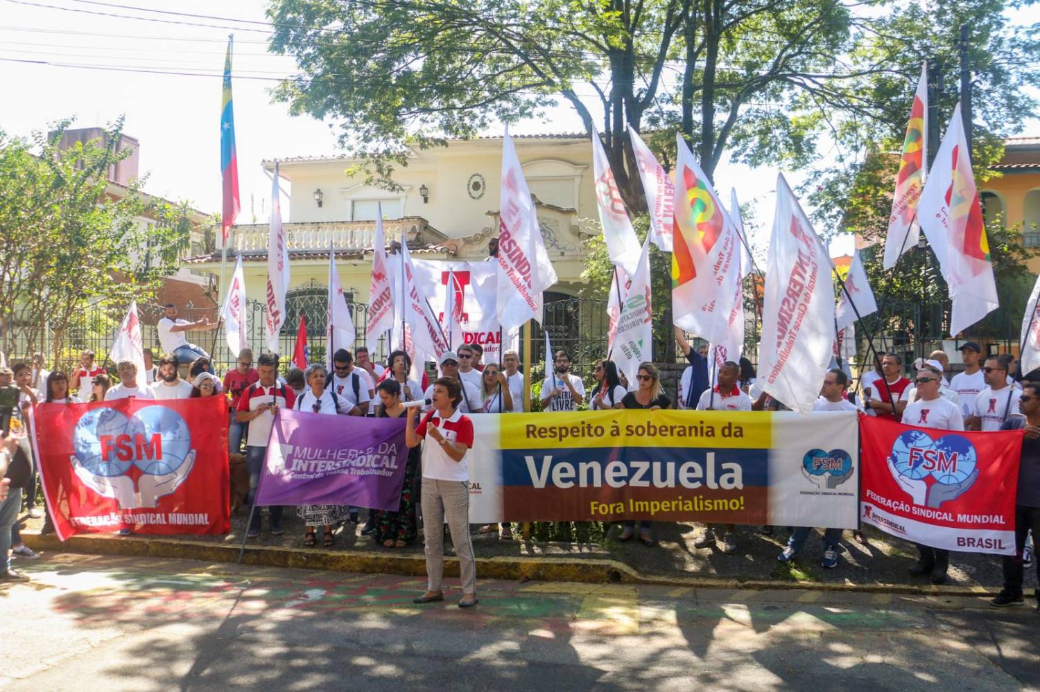 Intersindical realiza ato em defesa da soberania venezuelana