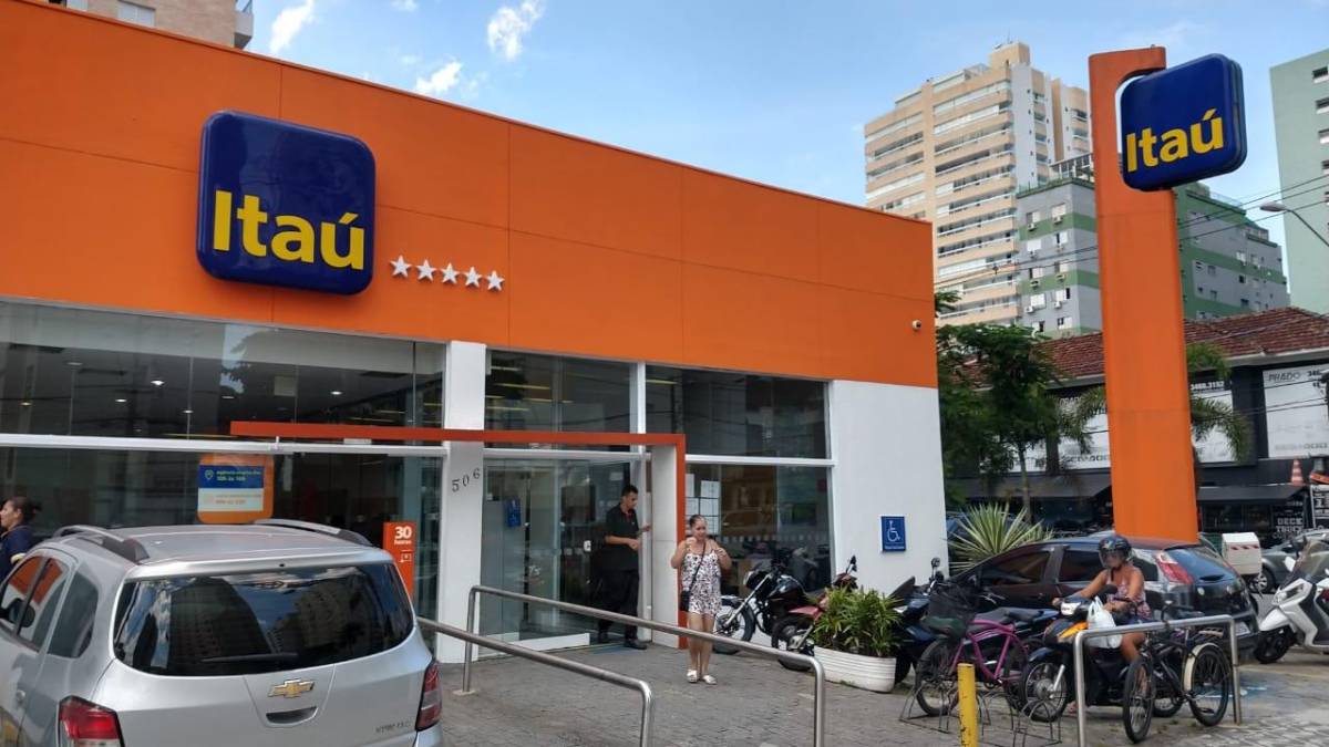 Bancários cobram garantia de emprego do Itaú