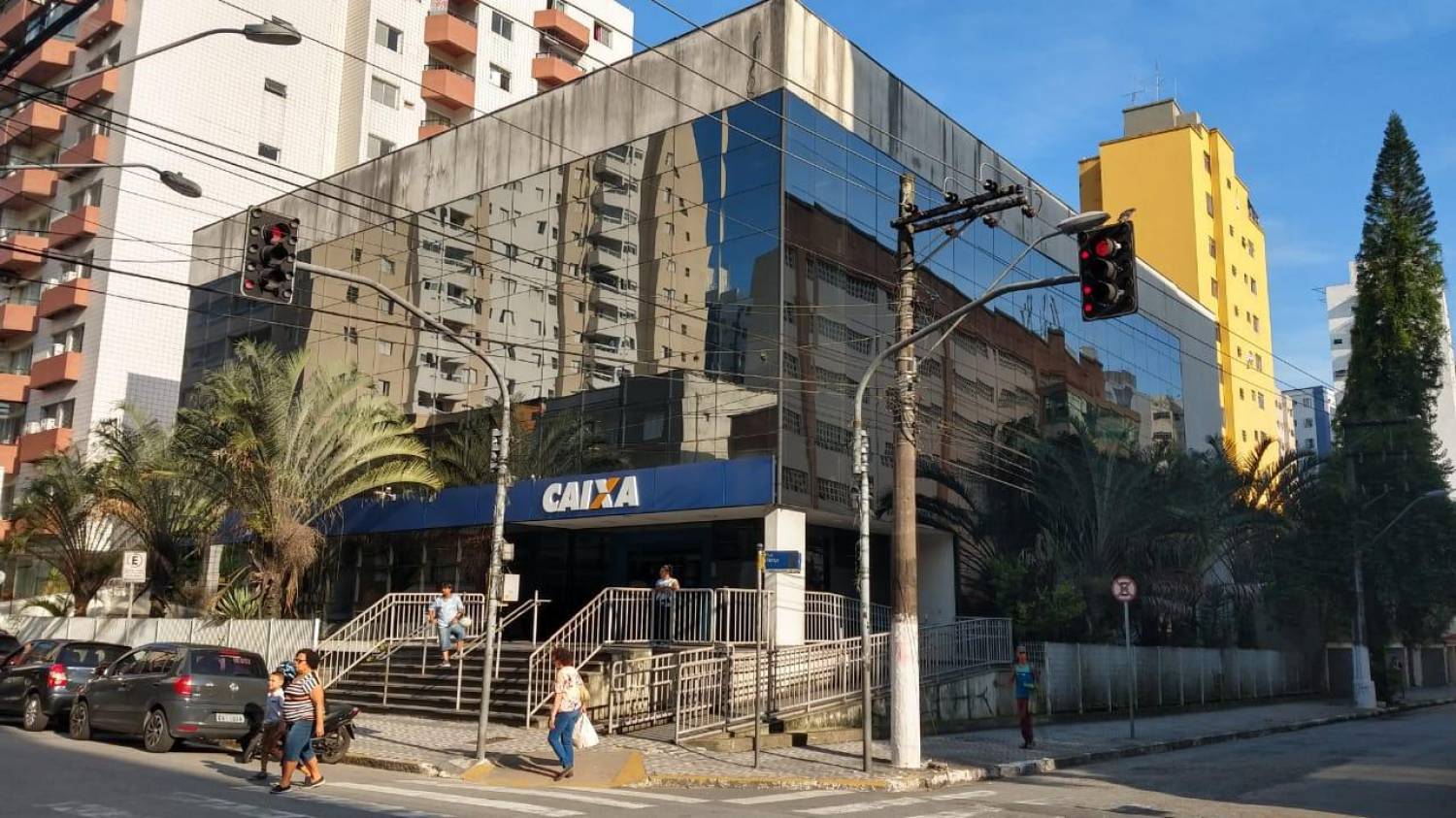 Sindicato pressiona Caixa e água e elevador voltam em São Vicente Sindicato pressiona Caixa e água e elevador voltam em São Vicente