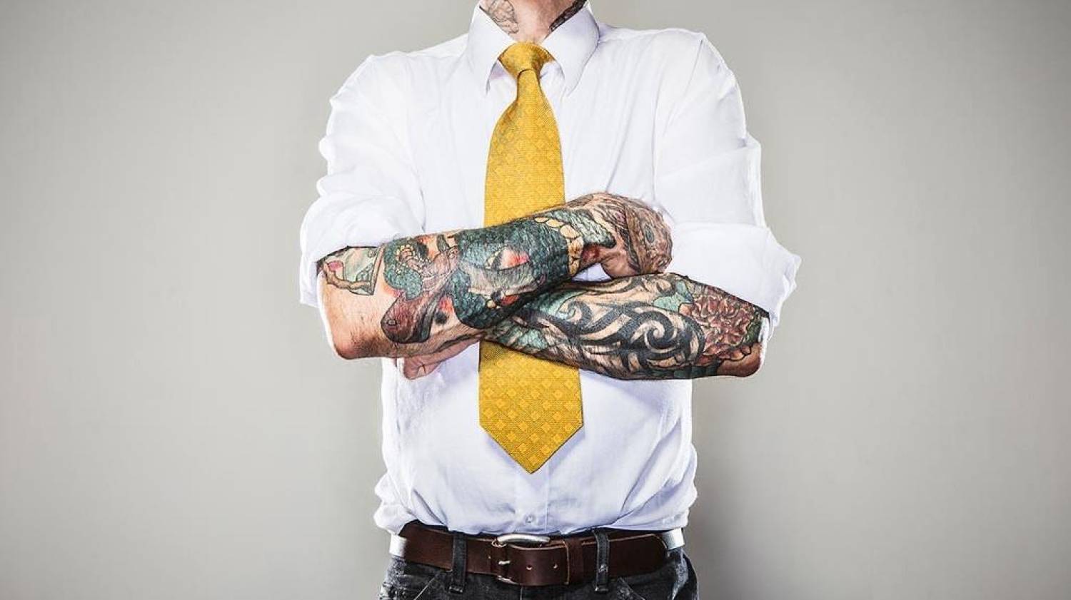 Discriminar funcionários por tatuagens é ilegal e dá processo