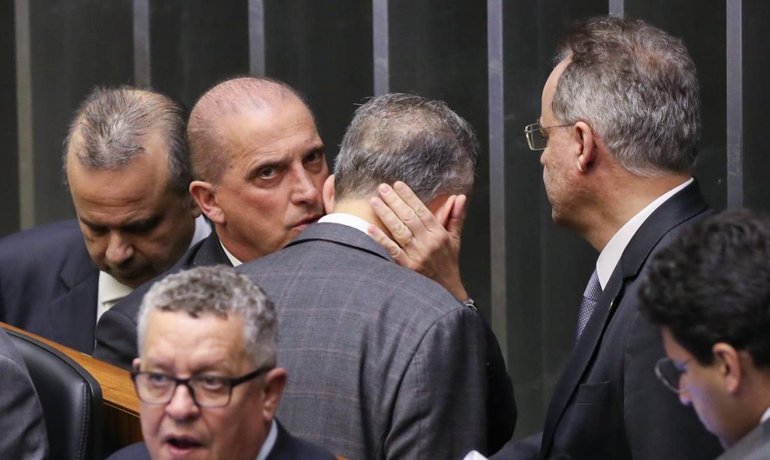 Câmara aprova que viúva possa receber menos que 1 salário mínimo de pensão Câmara aprova que viúva possa receber menos que 1 salário mínimo de pensão