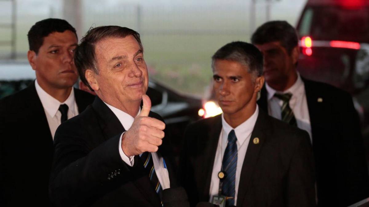 Bolsonaro solta MP e acaba com jornada de 6h para bancários