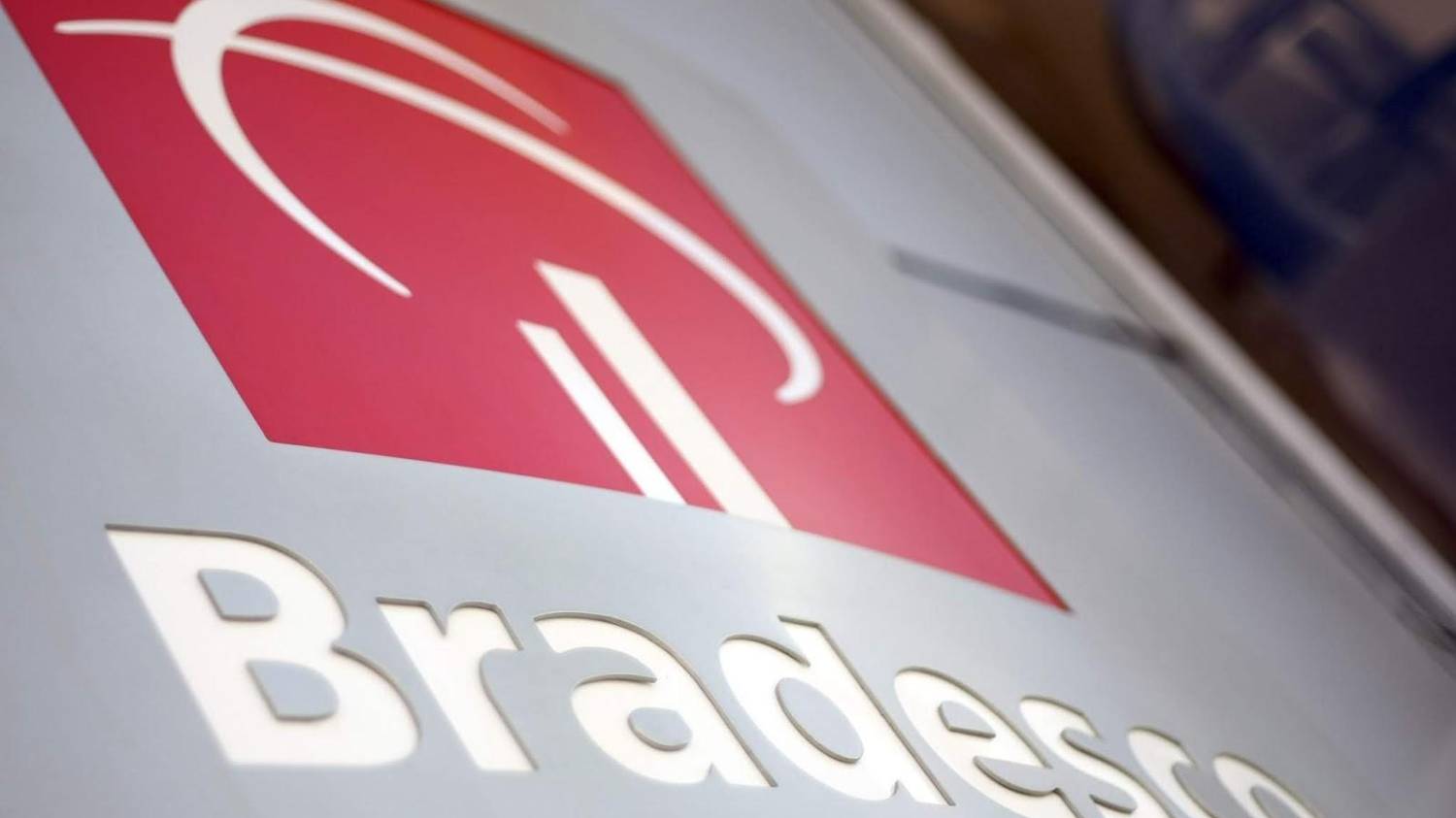 Bradesco é multado em R$ 5 milhões por cobrar por cesta de serviços Bradesco é multado em R$ 5 milhões por cobrar por cesta de serviços