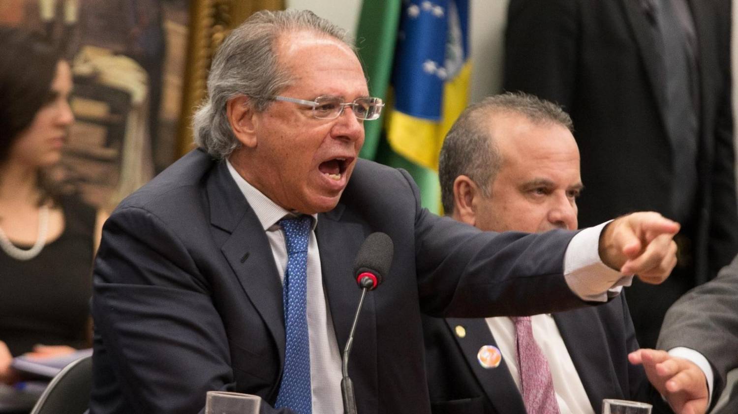 Pobre não poupa, diz ministro do país onde trabalhador não ganha nem um salário mínimo Pobre não poupa, diz ministro do país onde trabalhador não ganha nem um salário mínimo