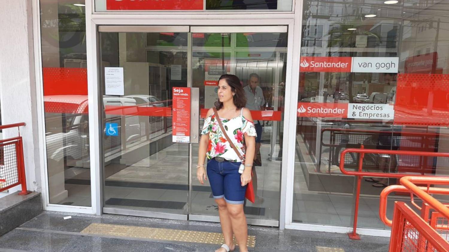 Falta d’água faz Sindicato fechar agência do Santander em Santos