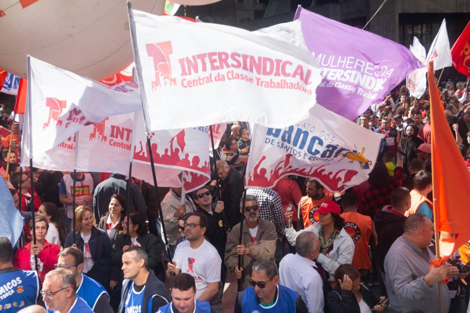 2020 exige mobilização das bancárias(os) por seus empregos e PLRs 2020 exige mobilização das bancárias(os) por seus empregos e PLRs