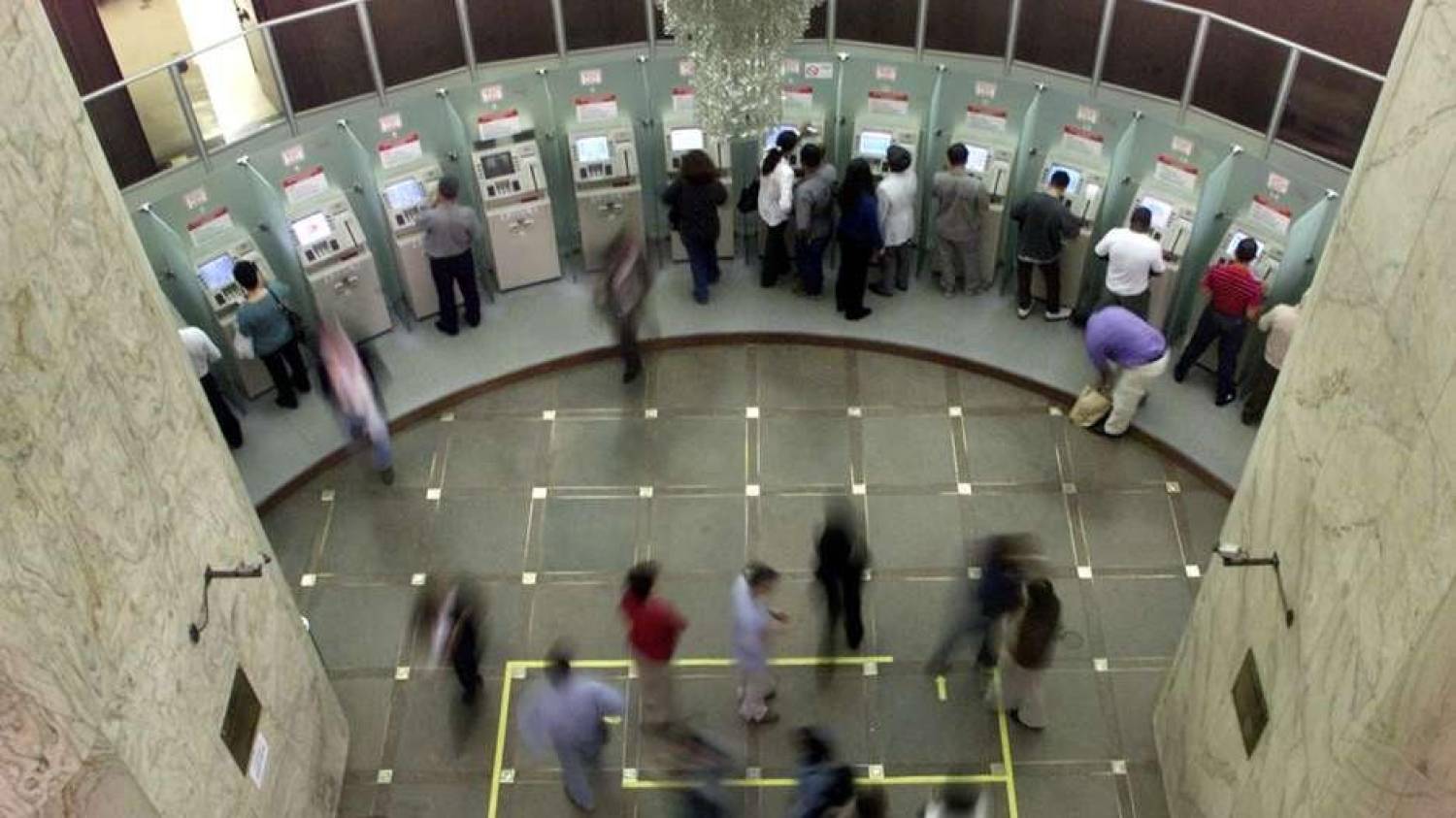 Caixa eletrônico é caro porque bancos não deixam outros usarem Caixa eletrônico é caro porque bancos não deixam outros usarem