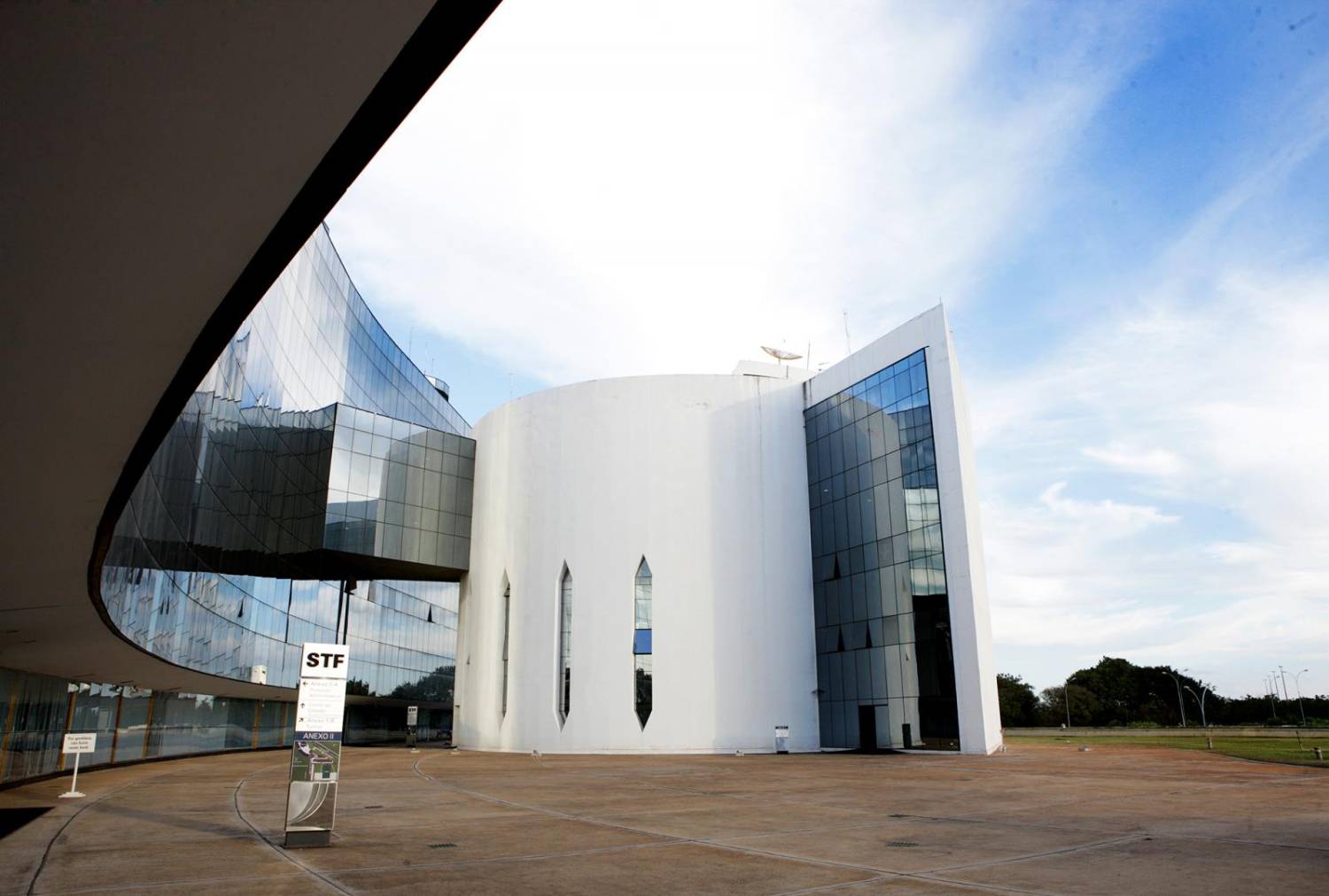 Contrato Verde e Amarelo é questionado no Supremo em nova ADIn Contrato Verde e Amarelo é questionado no Supremo em nova ADIn