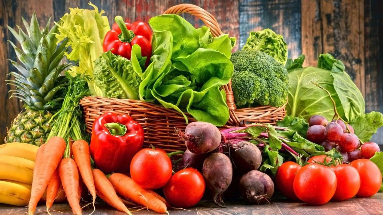 Comer frutas, verduras e legumes crus reduzem depressão, aponta estudo