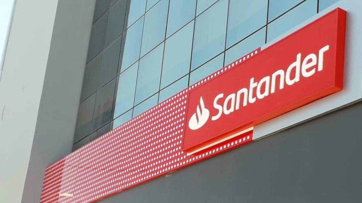 Coronavírus: Santander prometeu adiantar o 13º em abril