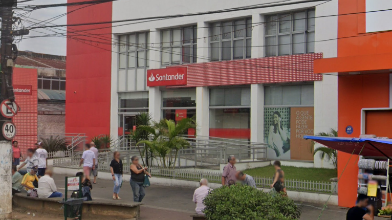 Santander em Cubatão tem suspeita de Covid-19 mas banco não fechou agência Santander em Cubatão tem suspeita de Covid-19 mas banco não fechou agência