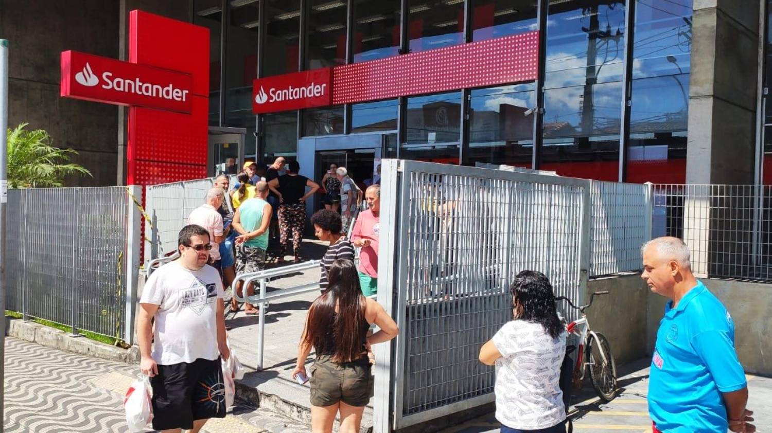Santander se compromete a não promover demissões durante crise do coronavírus Santander se compromete a não promover demissões durante crise do coronavírus