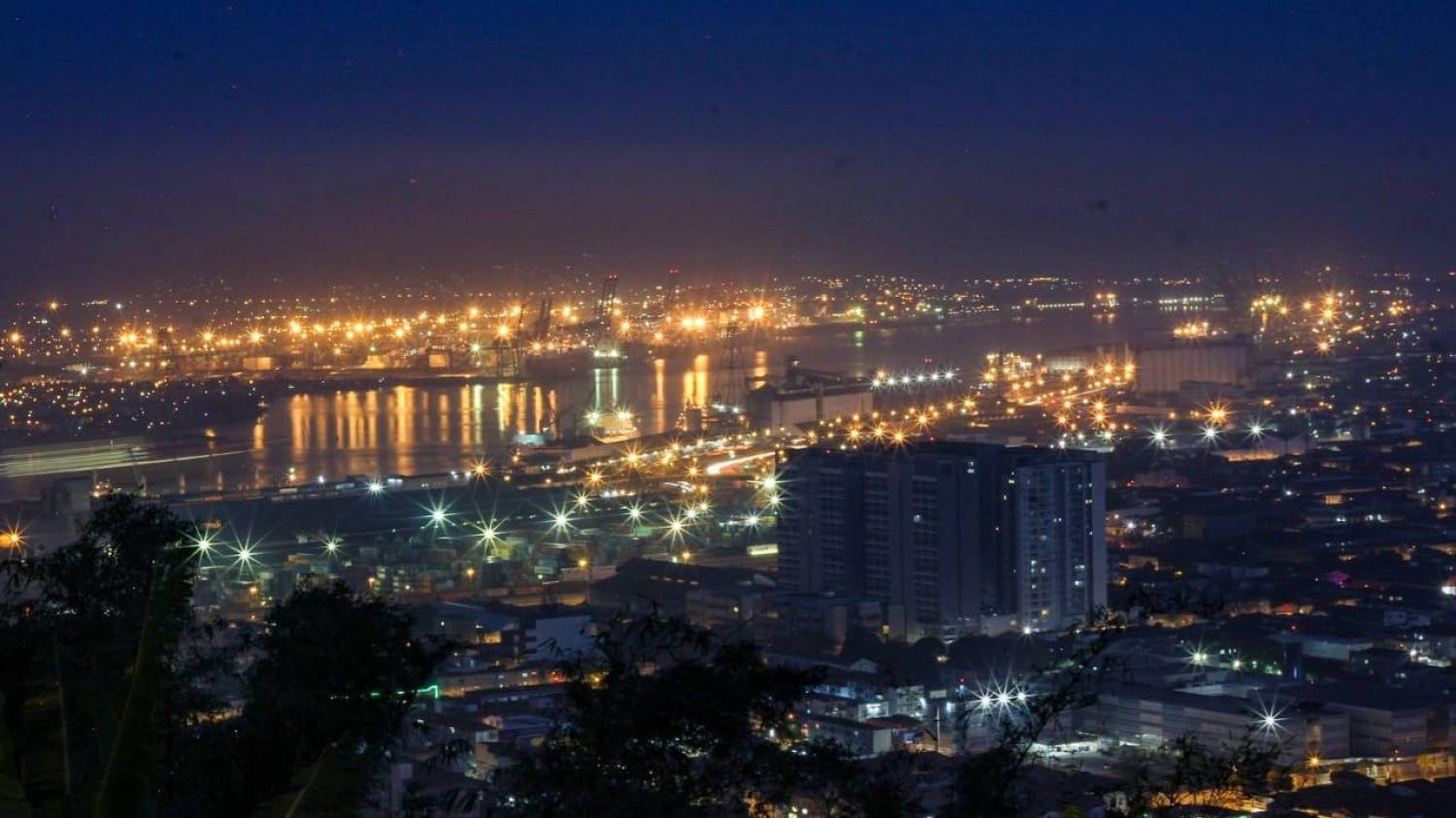 Incidência de covid-19 em Santos é cinco vezes maior que no Brasil Incidência de covid-19 em Santos é cinco vezes maior que no Brasil