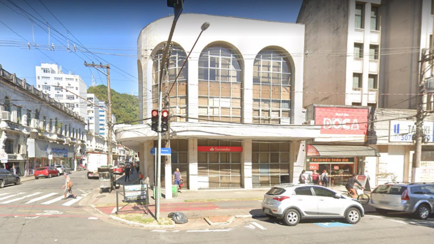 Sindicato pressiona e Santander fecha agência e isola funcionários Sindicato pressiona e Santander fecha agência e isola funcionários