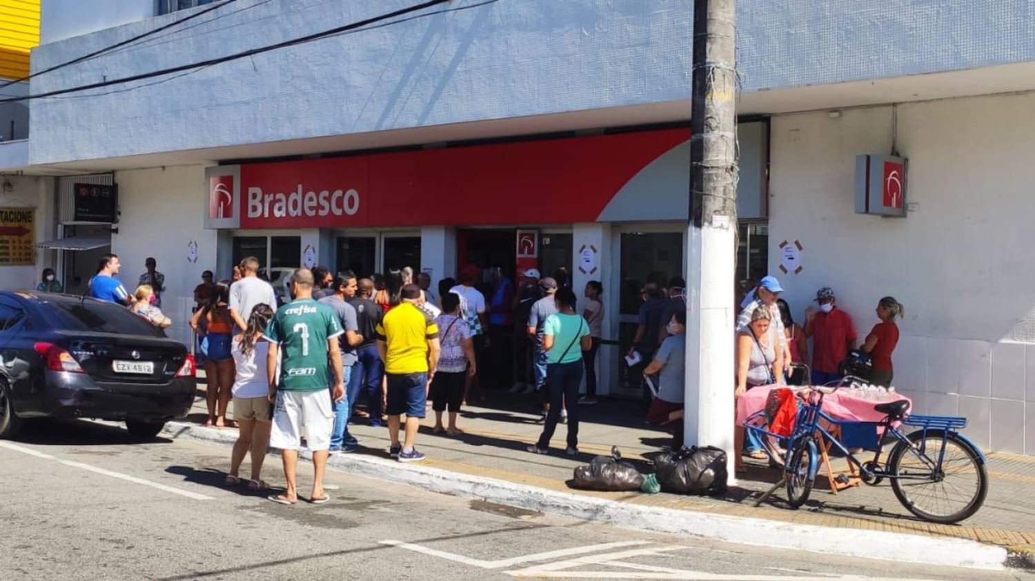 Bradesco afirma que vai fechar entre 320 e 330 agências em 2020 Bradesco afirma que vai fechar entre 320 e 330 agências em 2020