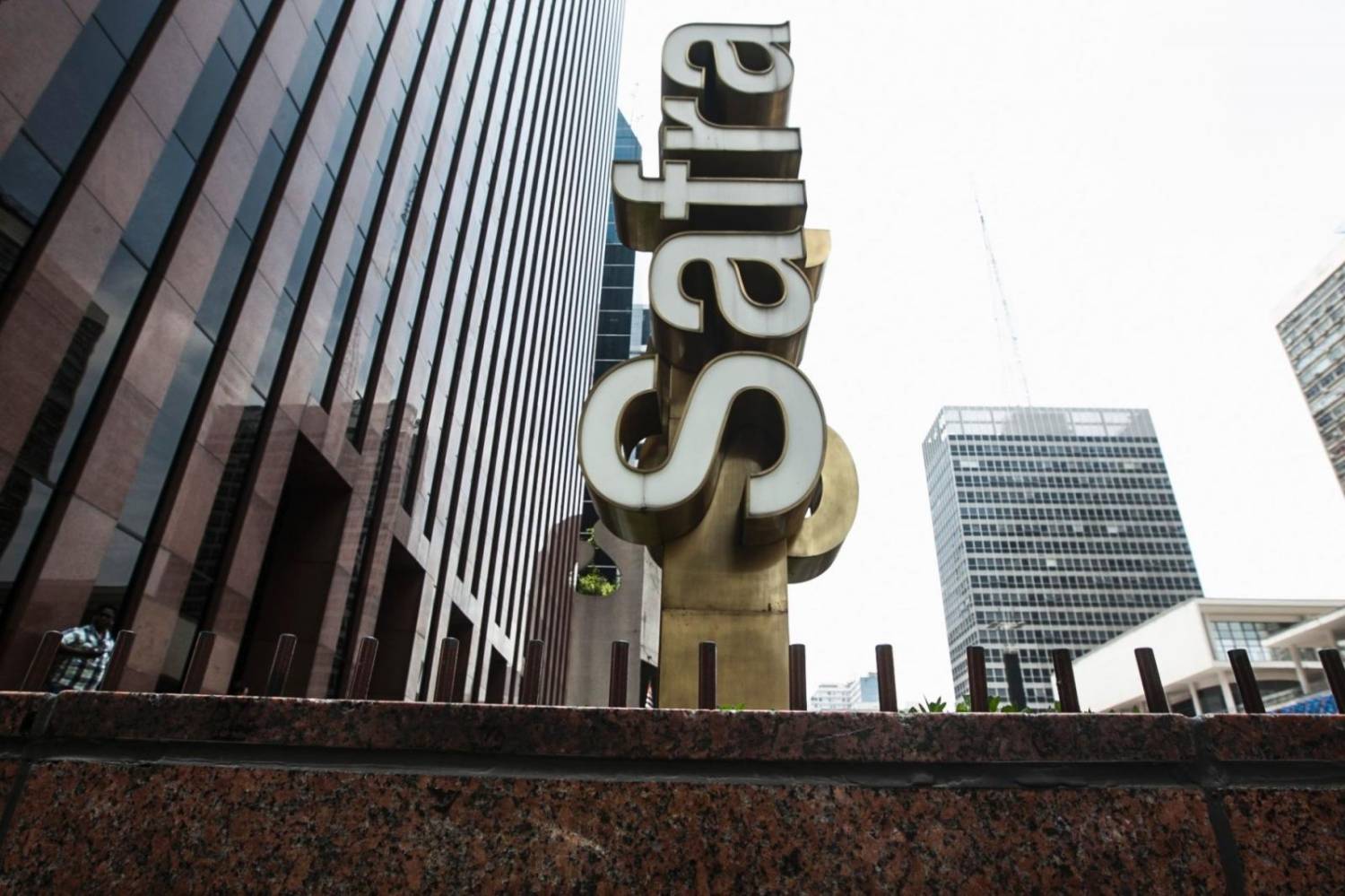 Em Santos: bancária no Safra com sintomas aguarda resultado de Covid-19 Em Santos: bancária no Safra com sintomas aguarda resultado de Covid-19