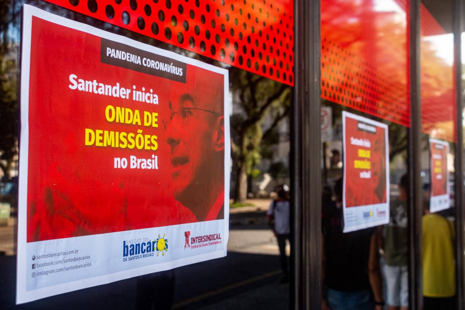 Campanha internacional pede apoio contra demissões do Santander Campanha internacional pede apoio contra demissões do Santander