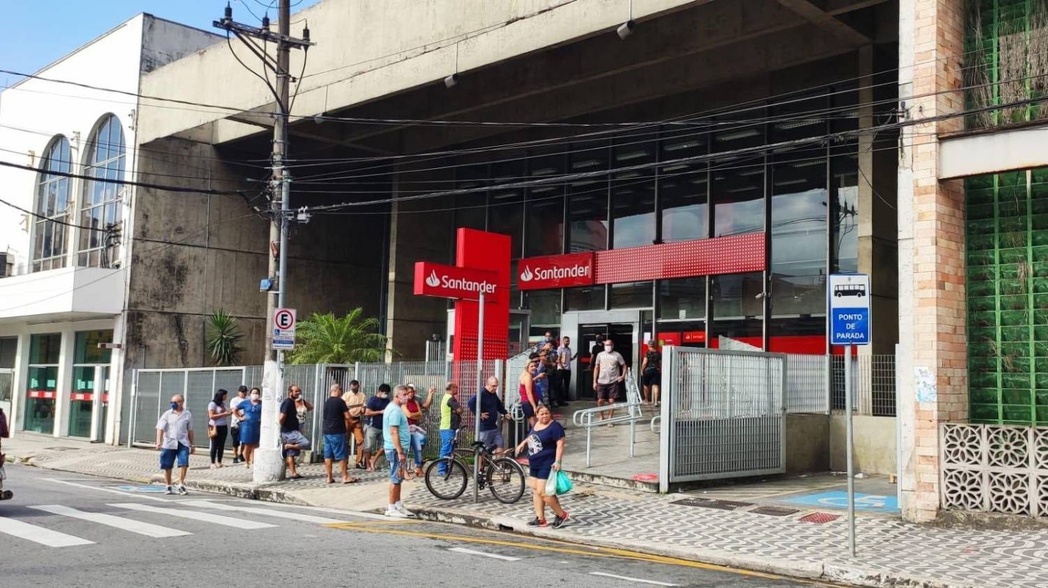 Protesto no Santander dá resultado em agência de São Vicente/SP