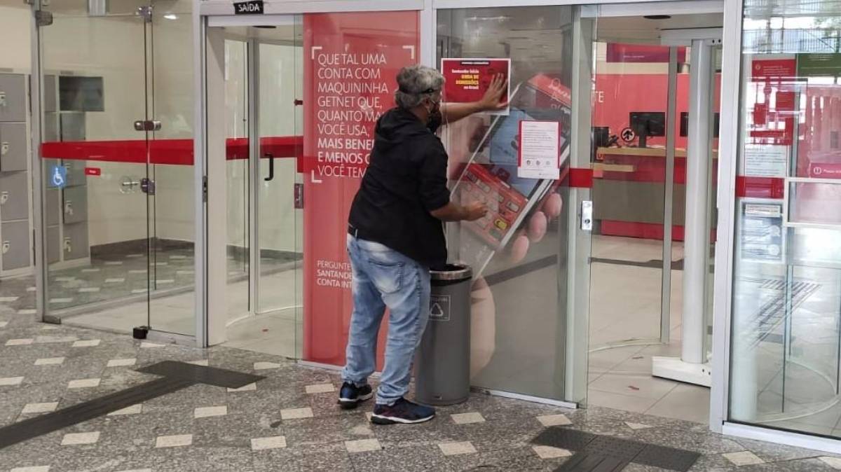 Santander demite após assumir compromisso público de manter empregos