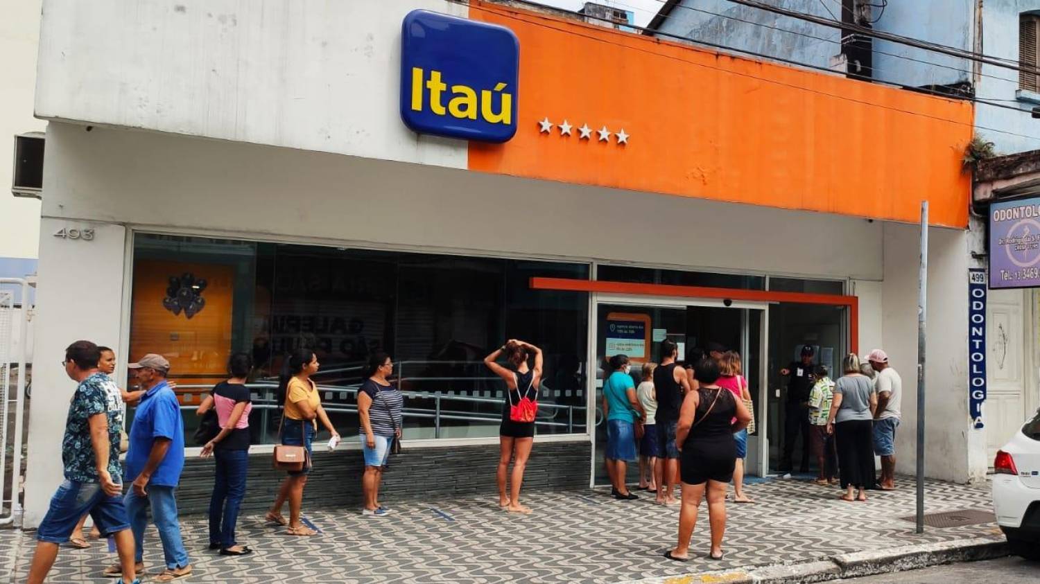COE Itaú questiona o banco sobre mudanças de agentes de negócios