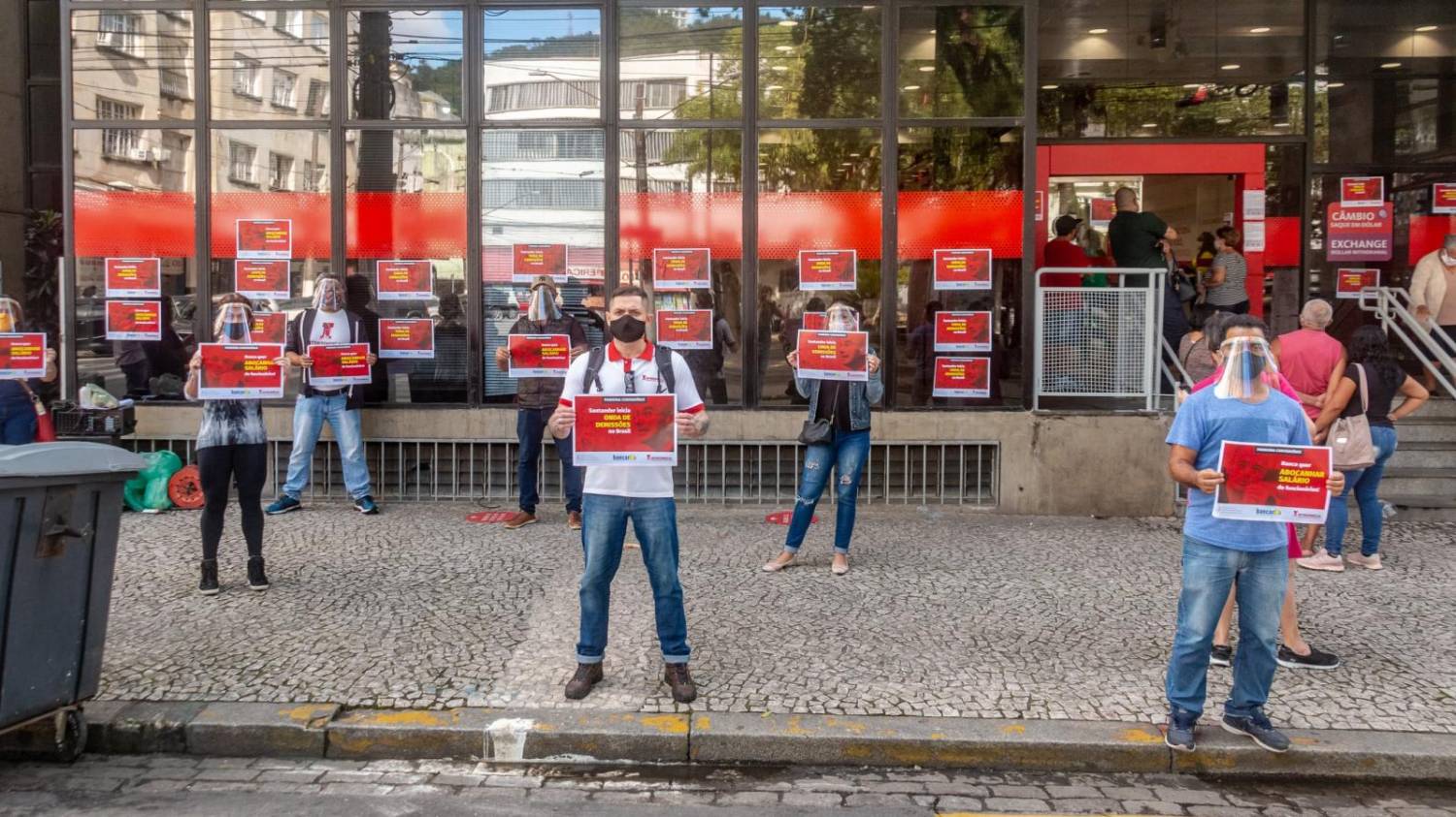 Movimento sindical exige que Santander retire Termo do LGPD