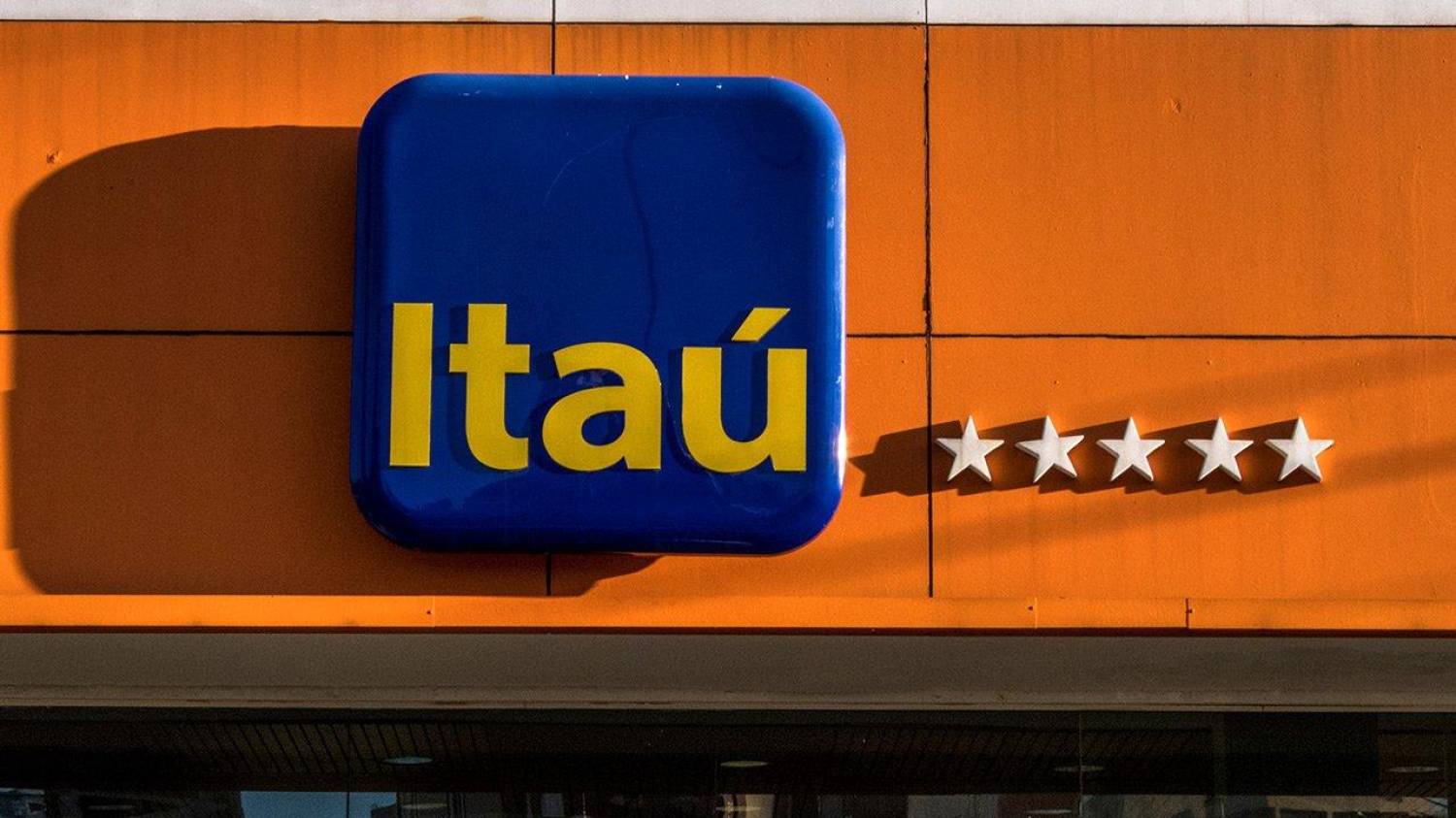  Bancários repudiam demissões feitas pelo Itaú