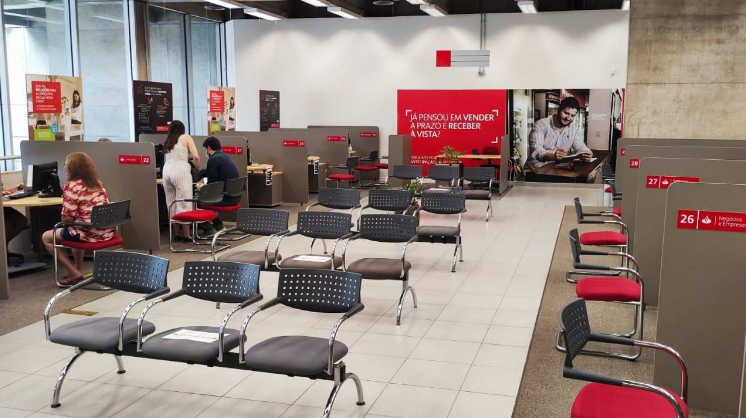 Bancário do Santander é reintegrado ao emprego após decisão judicial Bancário do Santander é reintegrado ao emprego após decisão judicial