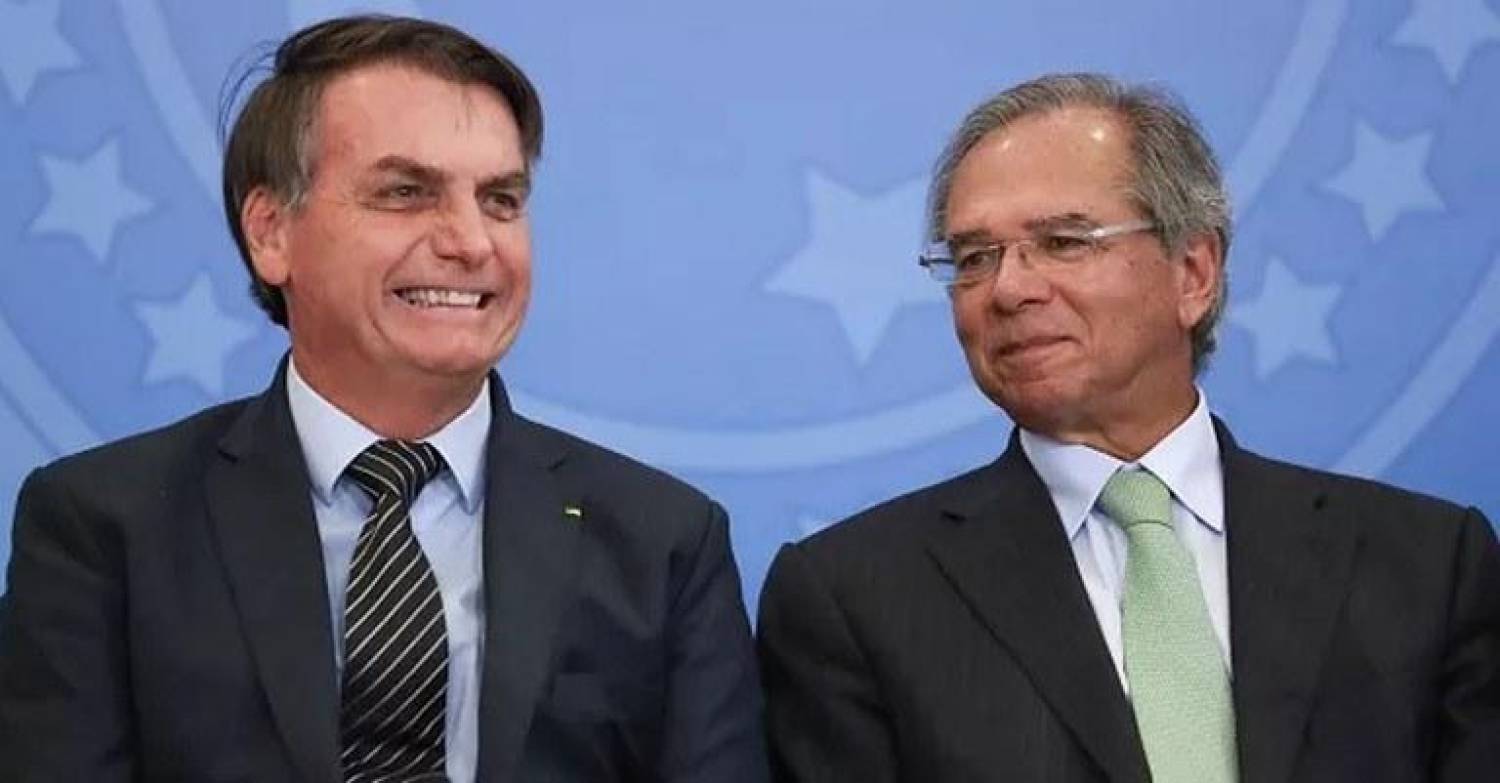 Bolsonaro reduz auxílio emergencial para R$ 300
