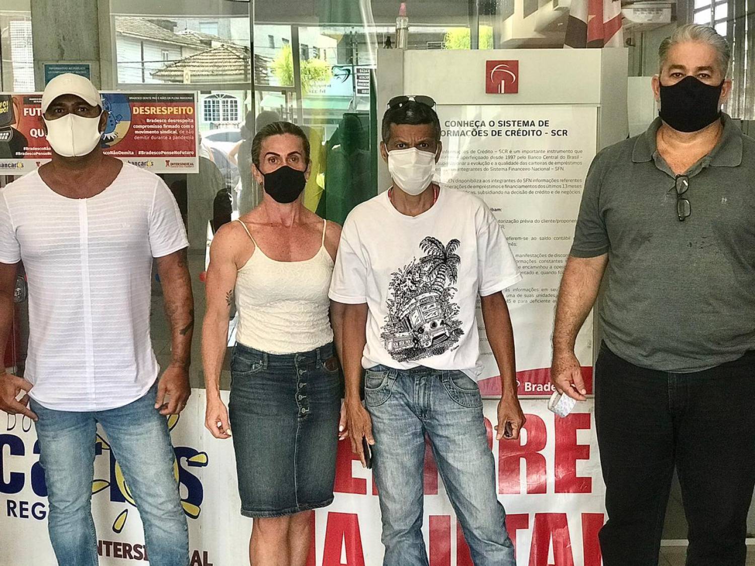 Manifestação contra demissões no Bradesco Ponta da Praia/Santos Manifestação contra demissões no Bradesco Ponta da Praia/Santos