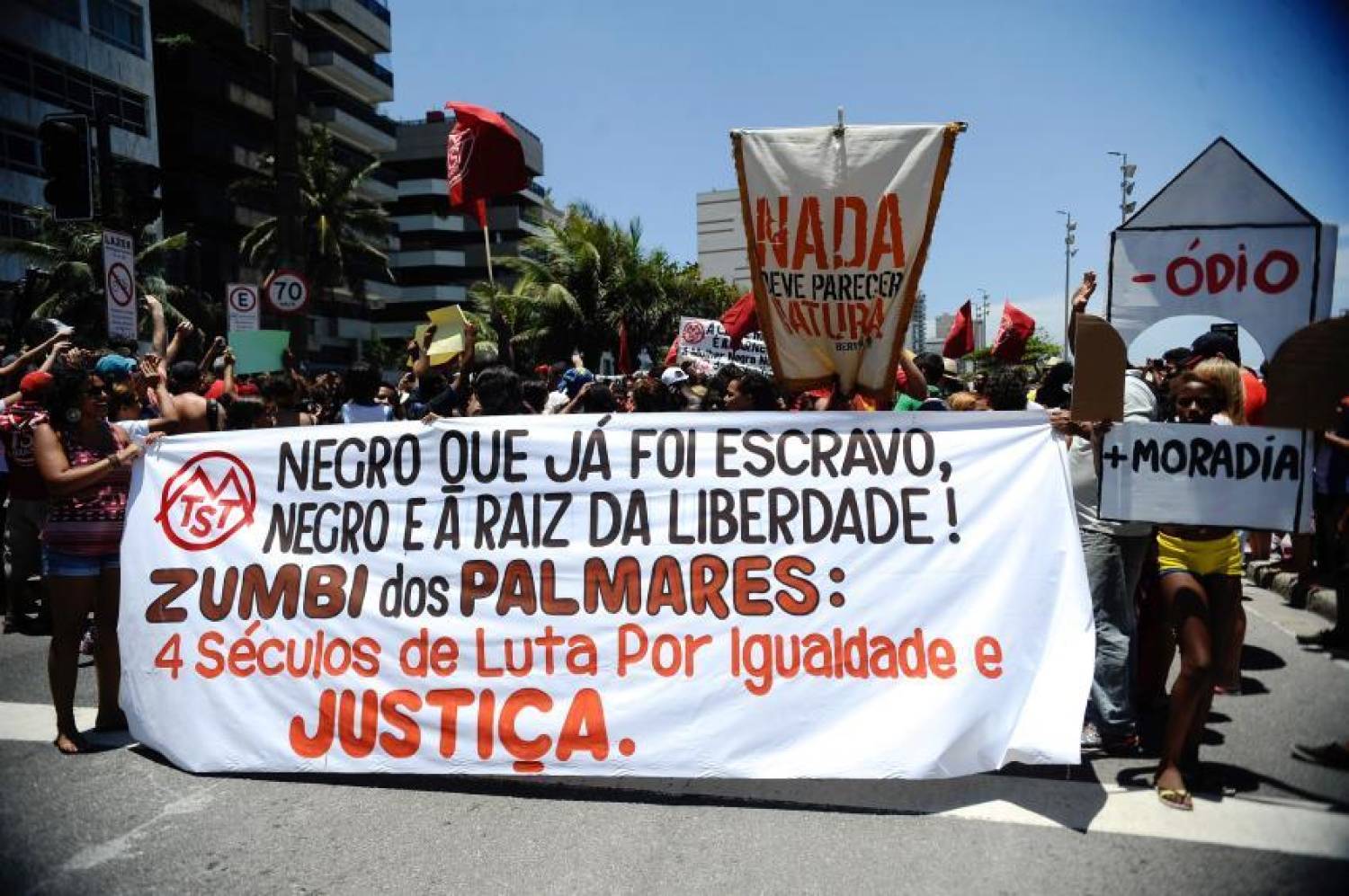 Santander exige que bancários trabalhem no feriado da Consciência Negra Santander exige que bancários trabalhem no feriado da Consciência Negra