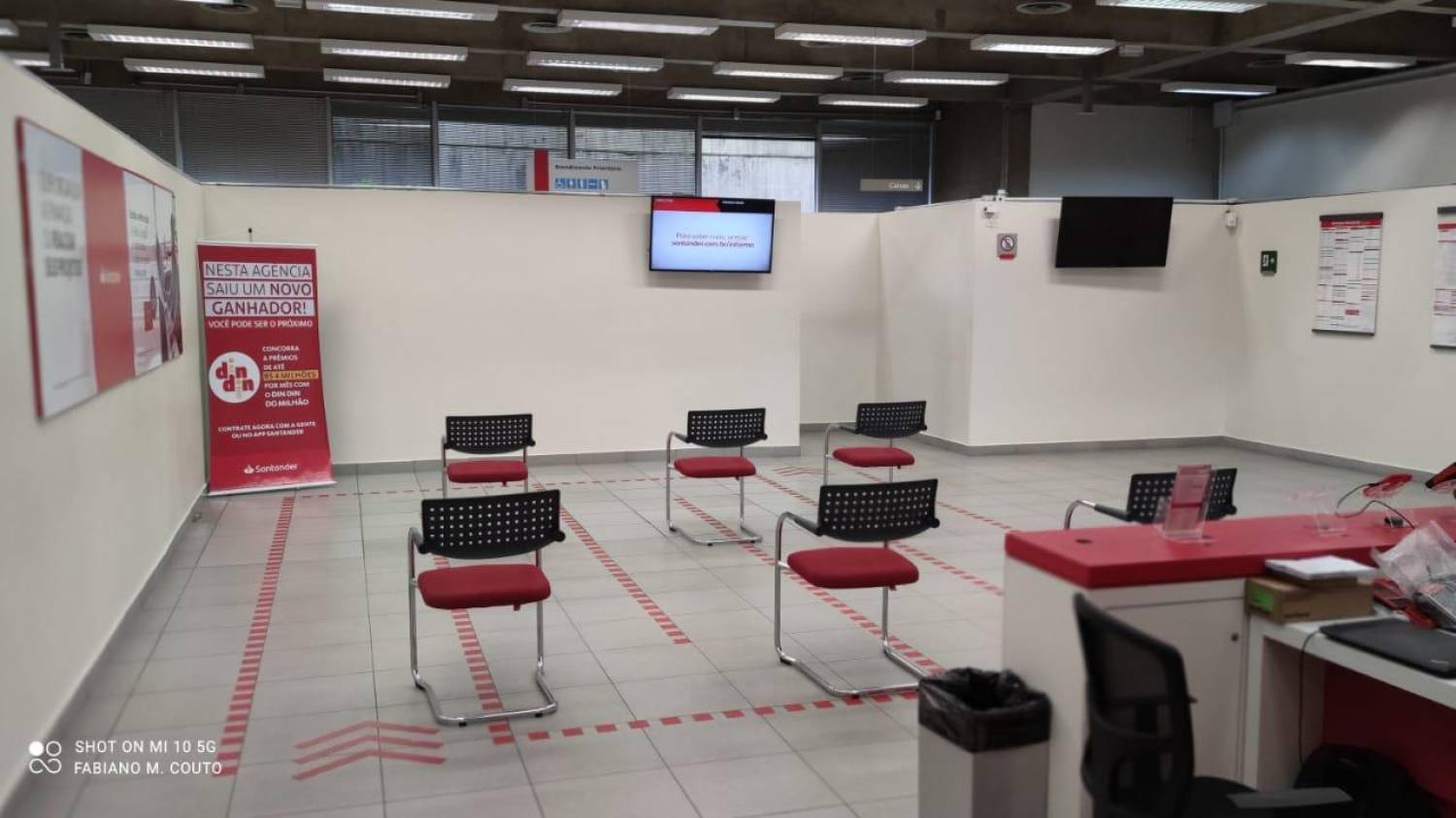 Santander retira controle de jornada dos gerentes de atendimento e supervisores Santander retira controle de jornada dos gerentes de atendimento e supervisores