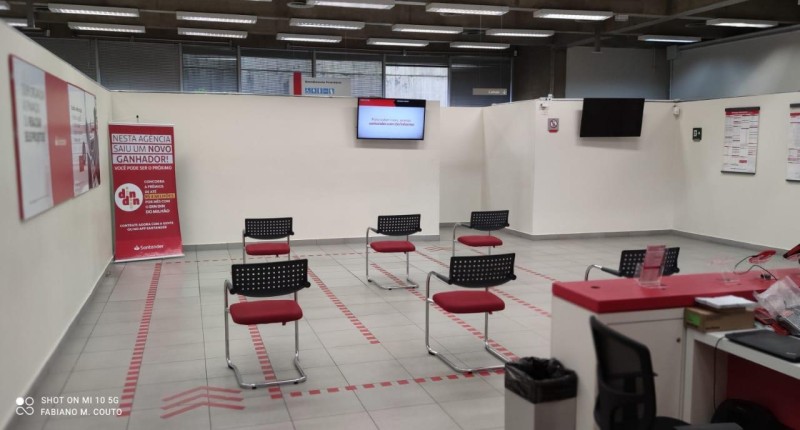 Santander retira controle de jornada dos gerentes de atendimento e supervisores