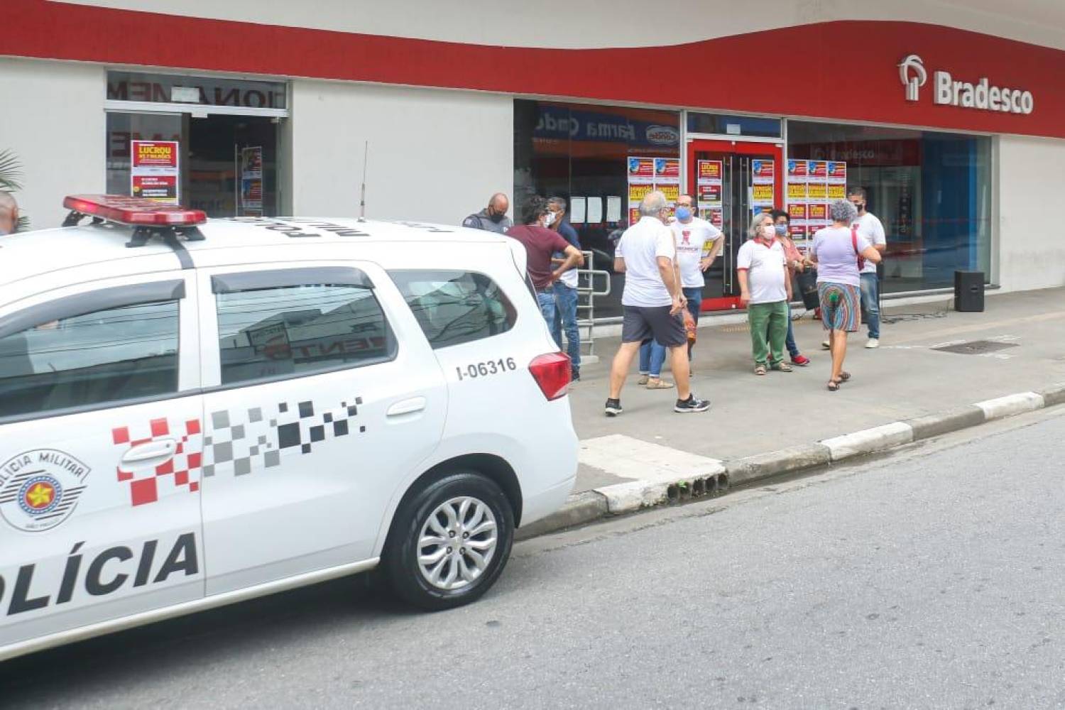 Sindicatos conquistam testes para dependentes de bancários do Bradesco Sindicatos conquistam testes para dependentes de bancários do Bradesco