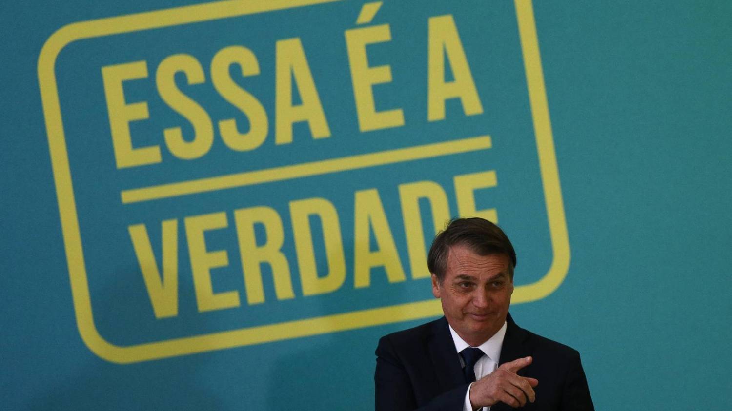 Bolsonaro libera cada vez mais agrotóxicos no prato de comida dos brasileiros