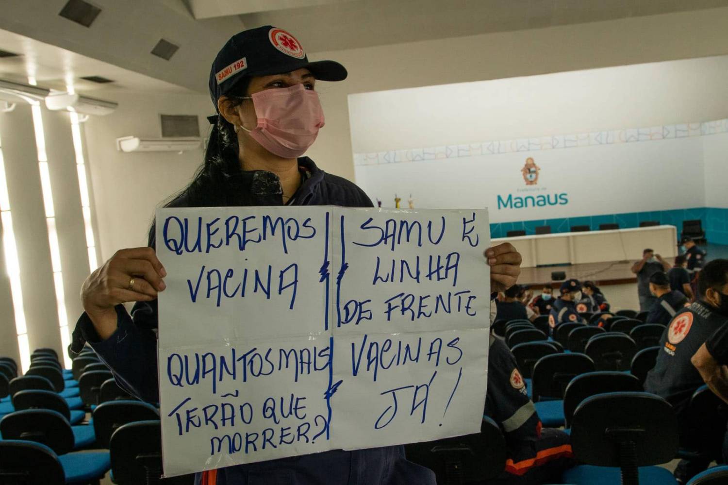 Covid-19: média de mortes está acima de 1 mil há mais de 10 dias seguidos Covid-19: média de mortes está acima de 1 mil há mais de 10 dias seguidos