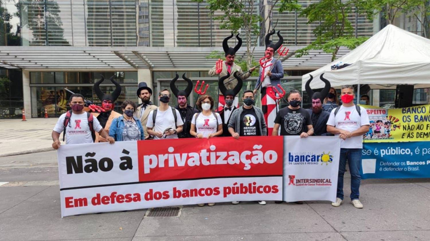 Sindicato de Santos e Região protesta contra desmonte do BB na Av. Paulista Sindicato de Santos e Região protesta contra desmonte do BB na Av. Paulista