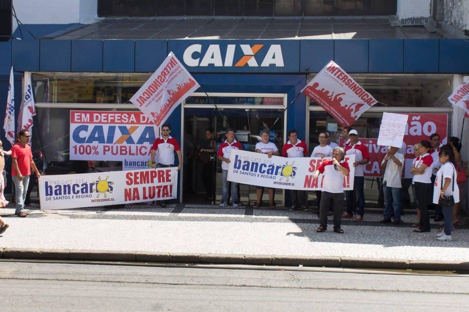 Depois de pressão, empregados da Caixa vão receber Promoção por Mérito Depois de pressão, empregados da Caixa vão receber Promoção por Mérito