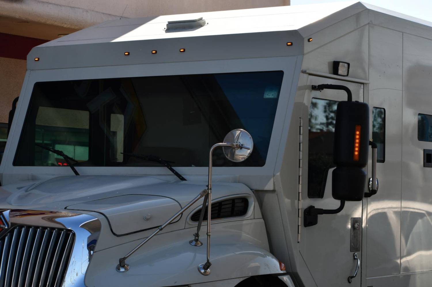 Vigilante obtém condenação de 3 bancos por serviços em carro-forte Vigilante obtém condenação de 3 bancos por serviços em carro-forte