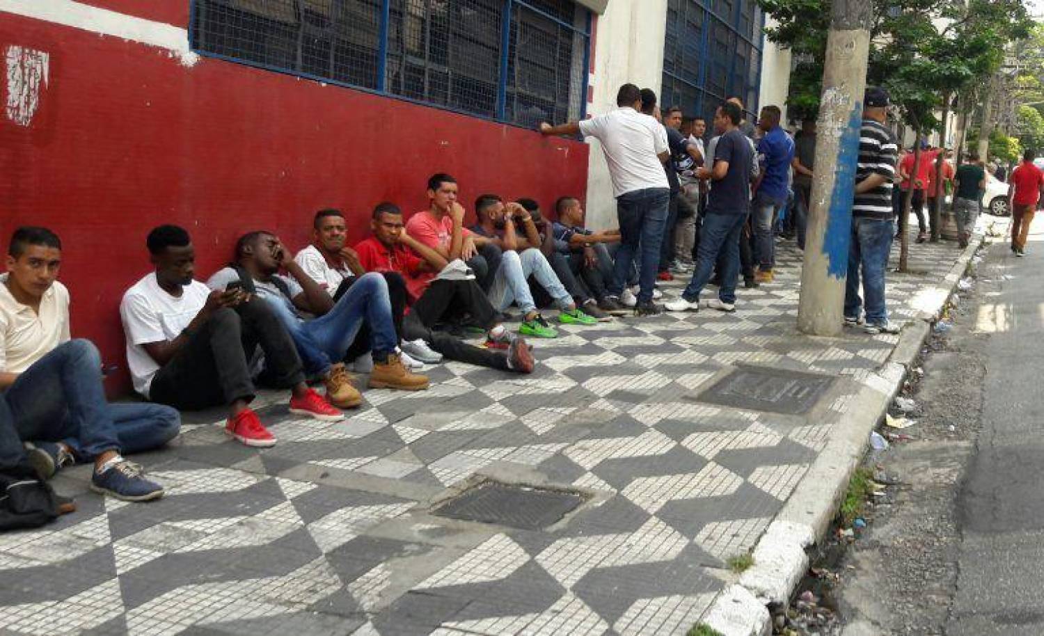 Desemprego sobe para 14,7% e atinge recorde de 14,8 milhões de brasileiros Desemprego sobe para 14,7% e atinge recorde de 14,8 milhões de brasileiros