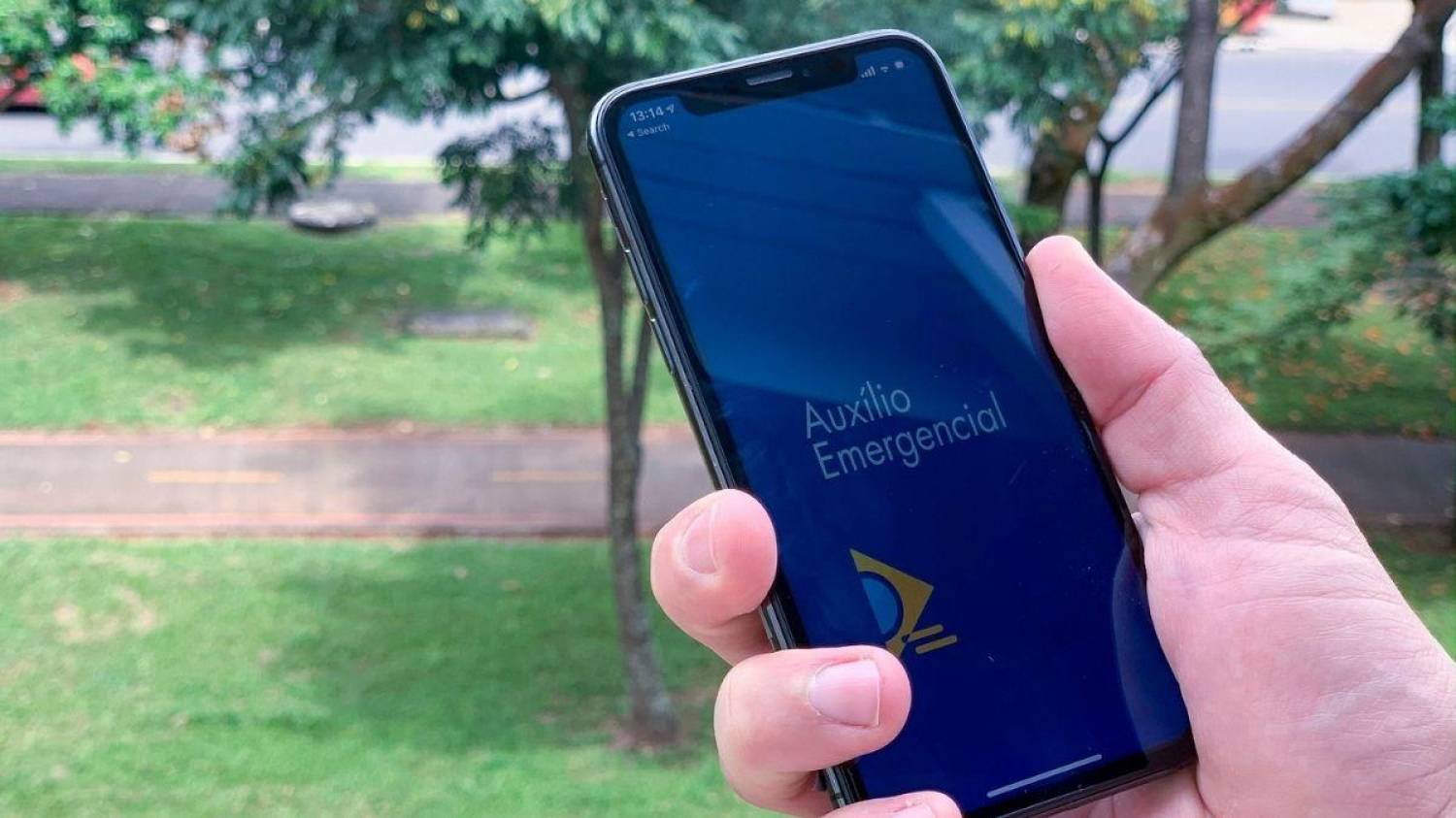 Revertida justa causa de bancária demitida por receber auxílio emergencial Revertida justa causa de bancária demitida por receber auxílio emergencial