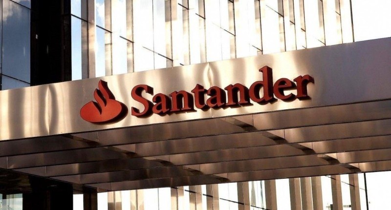 Santander suspende ampliação de horário de atendimento nas agências