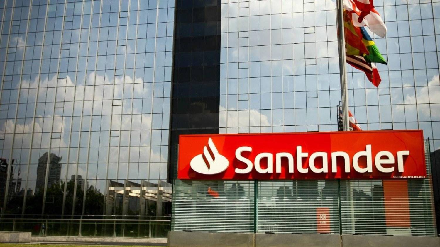 Atenção: funcionários do Santander com problemas no horário de almoço!