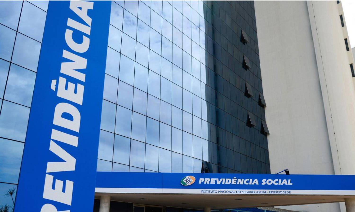Deputados aprovam perícia médica paga pelo Trabalhador no INSS Deputados aprovam perícia médica paga pelo Trabalhador no INSS