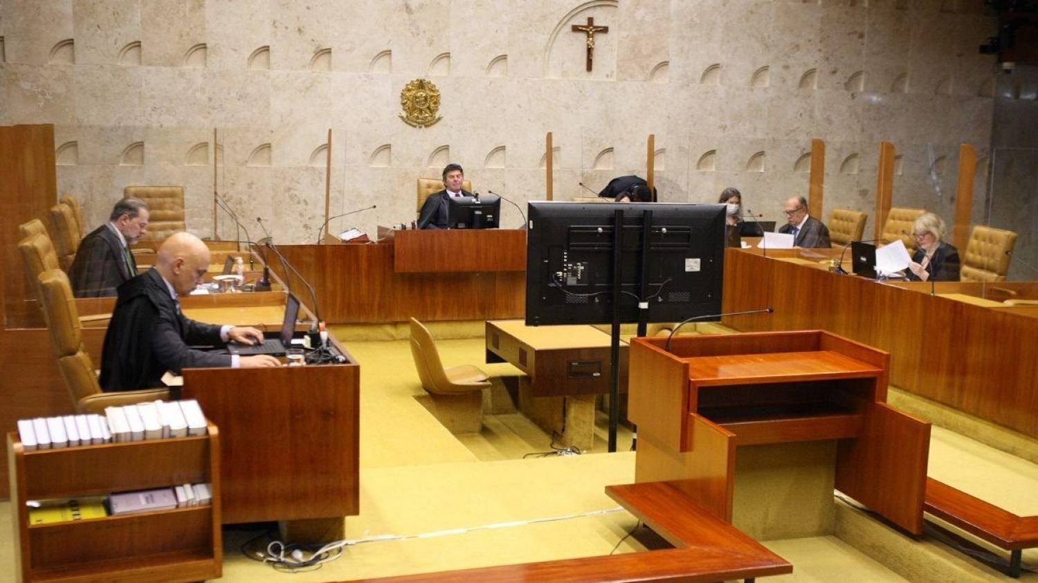 STF instaura novo inquérito e mira Flávio e Carlos Bolsonaro por fake news STF instaura novo inquérito e mira Flávio e Carlos Bolsonaro por fake news