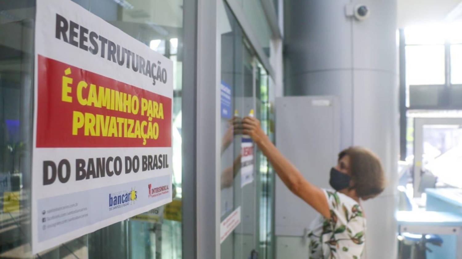 Sindicato organiza bancários dentro das agências na Baixada Santista Sindicato organiza bancários dentro das agências na Baixada Santista
