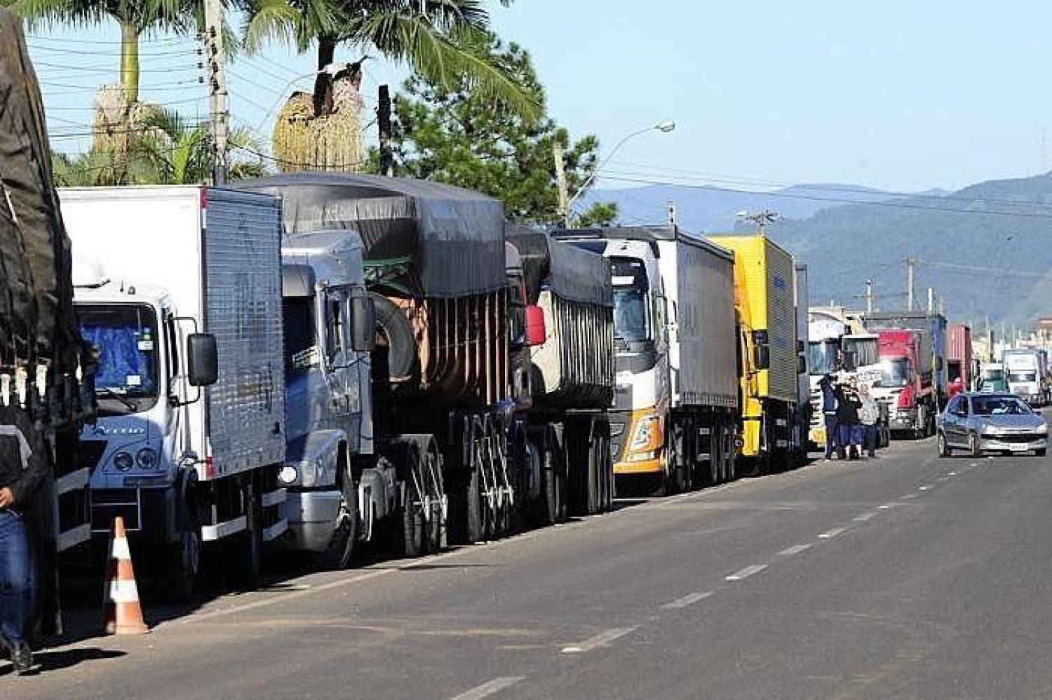 Nova alta do diesel impulsiona greve dos caminhoneiros