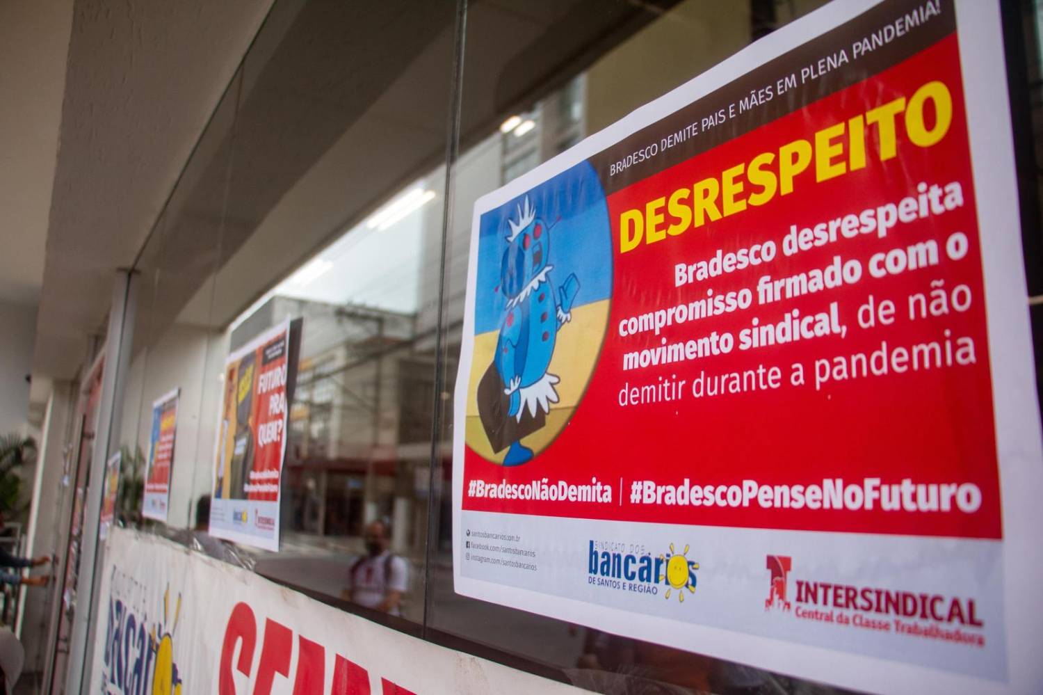 Lucro dos bancos cresce à custa do fechamento de agências e demissões Lucro dos bancos cresce à custa do fechamento de agências e demissões