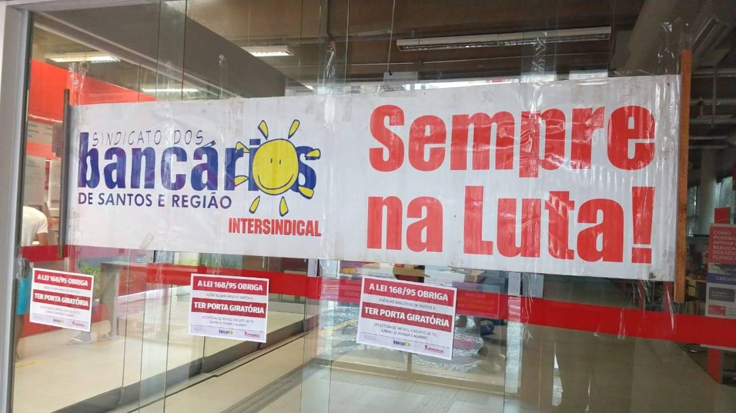 Depois do Sindicato denunciar: Santander antecipa salário e diferença 13º Depois do Sindicato denunciar: Santander antecipa salário e diferença 13º
