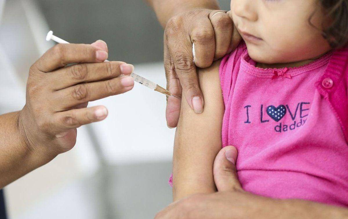 Governo trava liberação da vacinação para crianças e coloca vidas em risco
