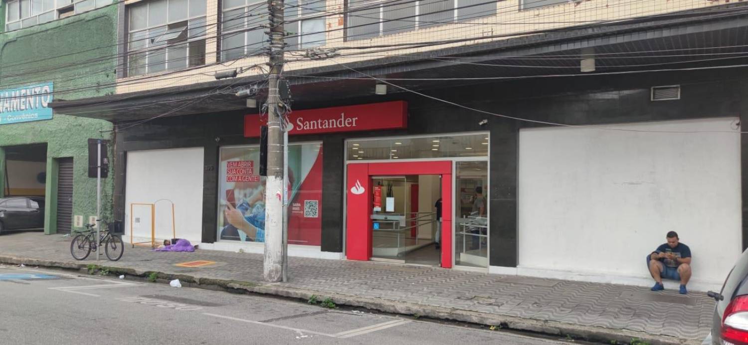 Agência do Santander sem ar condicionado no verão em Santos/SP